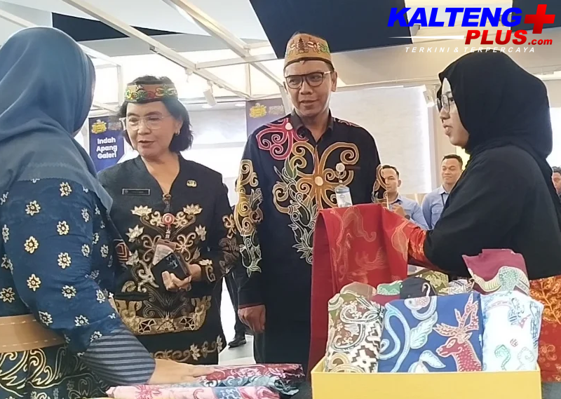 Suasana di stand Produk UMKM dalam kegiatan Pesona Tambun Bungai 2026 di Duta Mall Palangka Raya