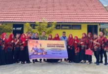 guru sdn 4 ketapang sampit bersama para trainer program gerakan transformasi edukasi trakindo mendampingi penerapan pembelajaran berbasis tantanganhumas IUAU1