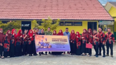 guru sdn 4 ketapang sampit bersama para trainer program gerakan transformasi edukasi trakindo mendampingi penerapan pembelajaran berbasis tantanganhumas IUAU1