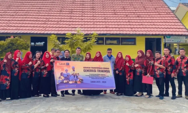 guru sdn 4 ketapang sampit bersama para trainer program gerakan transformasi edukasi trakindo mendampingi penerapan pembelajaran berbasis tantanganhumas IUAU1